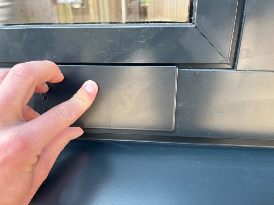 Lessen in Poedercoating: Kleurverschil tussen profielen en waterslagen?!